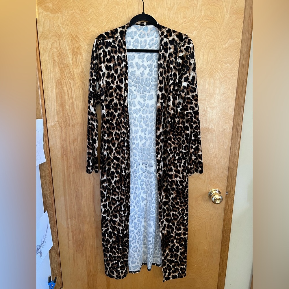 Velvet cheetah long sleeve duster size M